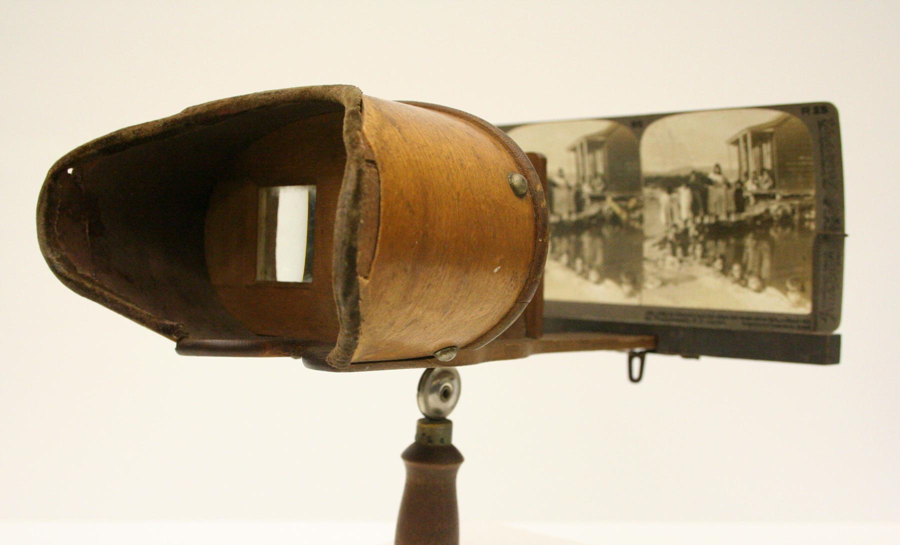 Stereoscope with Stereographs HC170