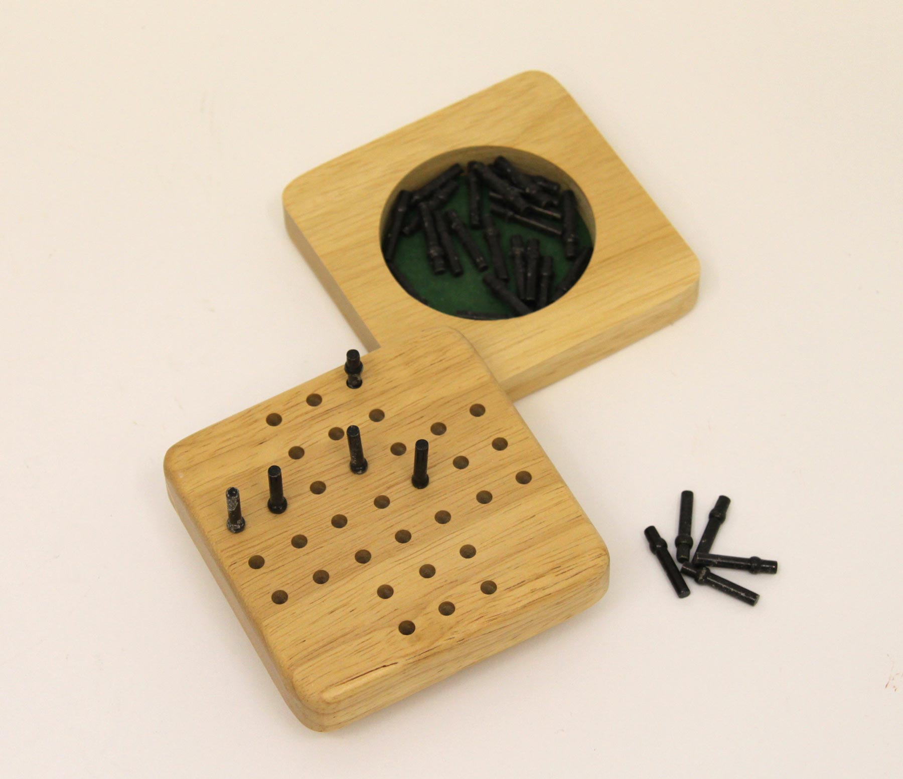 Peg Solitaire Game HC194