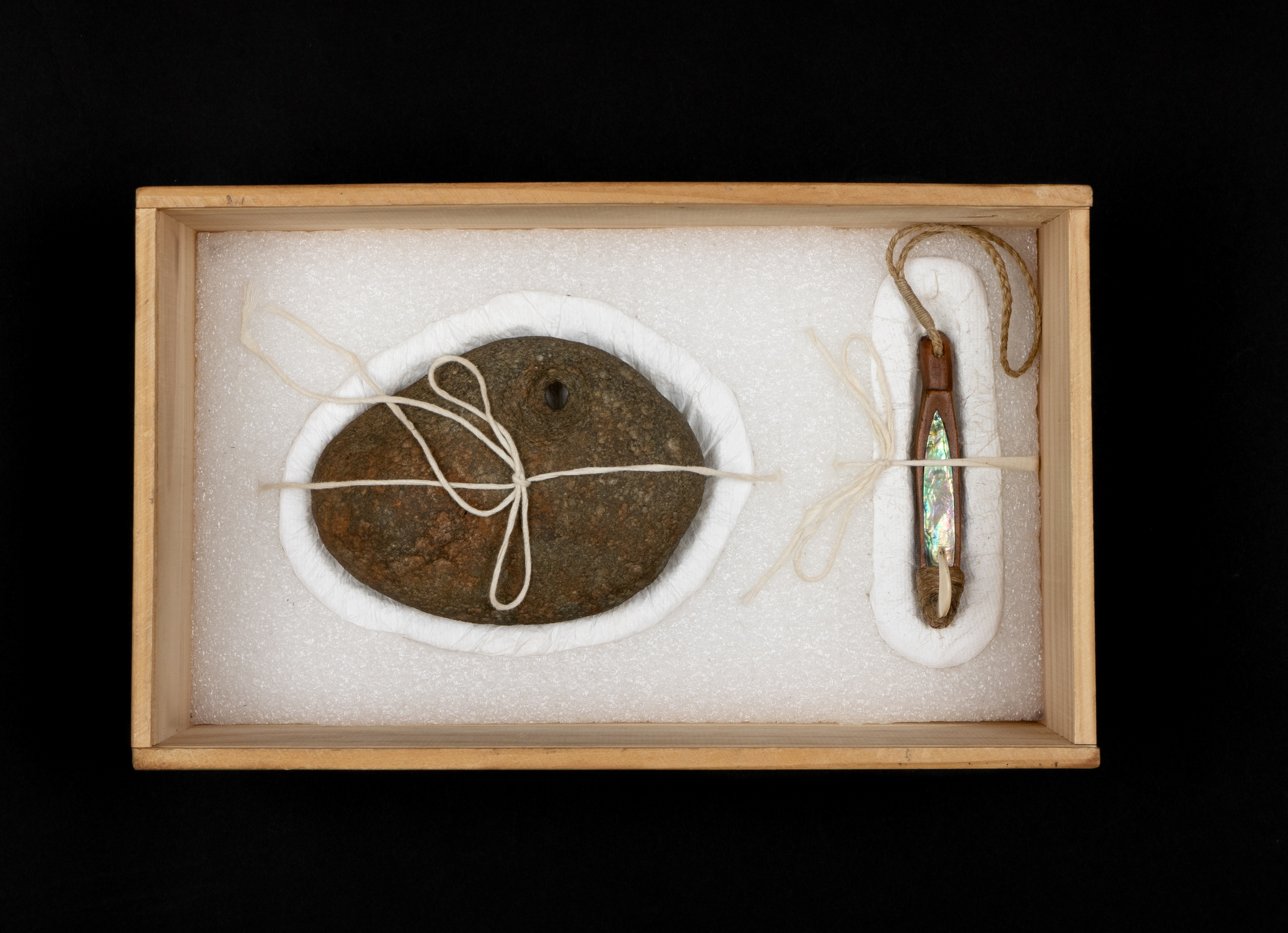 Mahe (sinker) & Pa Kahawai (fishing lure) HC84