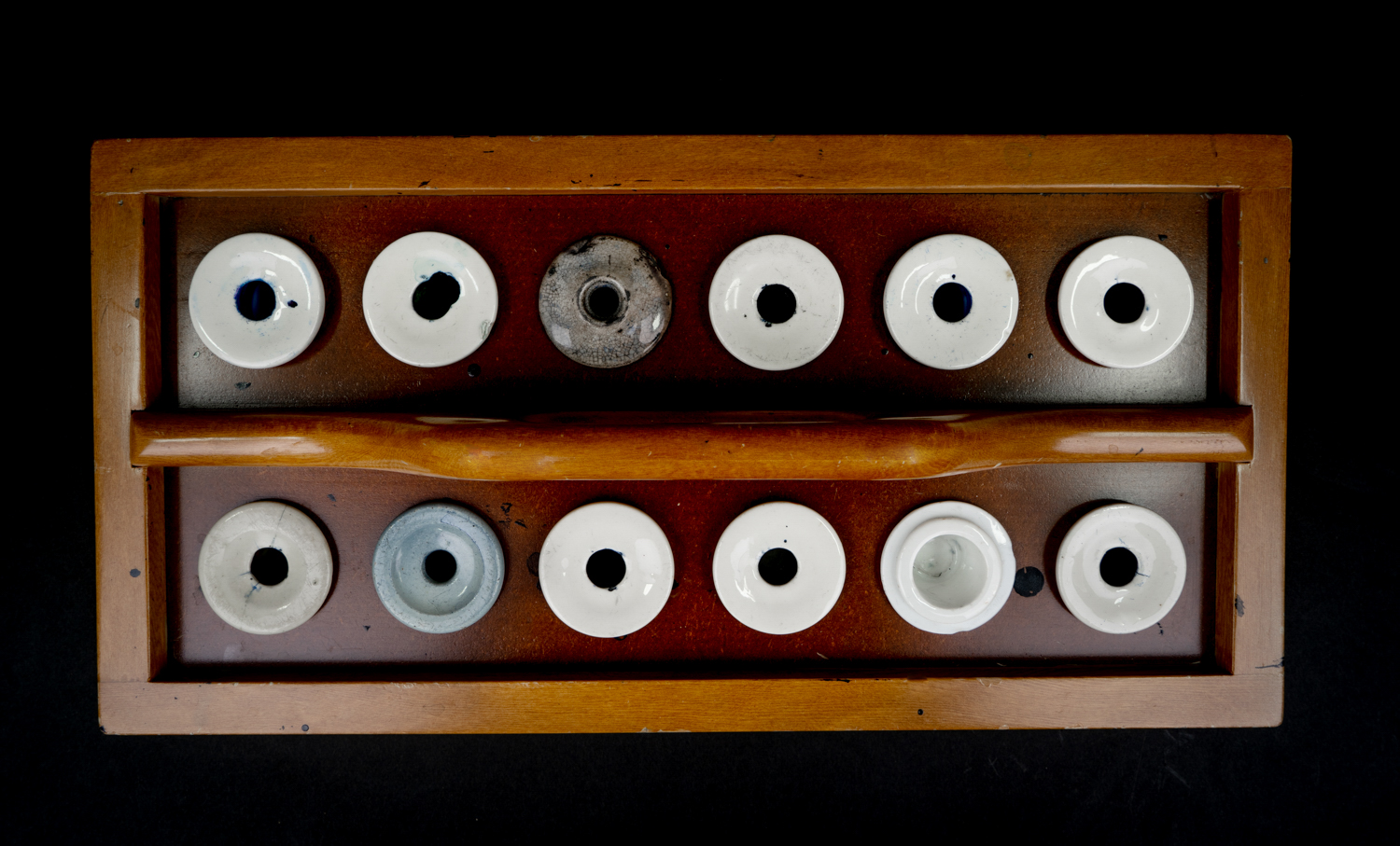 Ink wells in wooden frame HC255/1-12